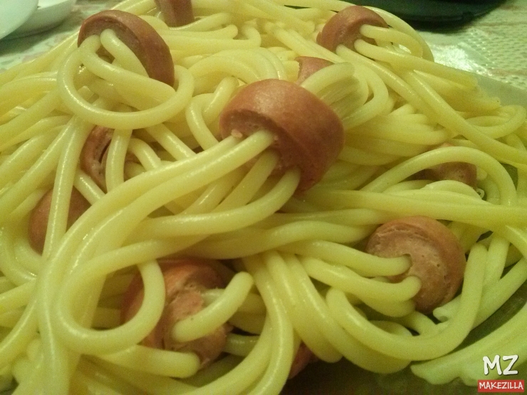 Макаронные монстры с сосисками
