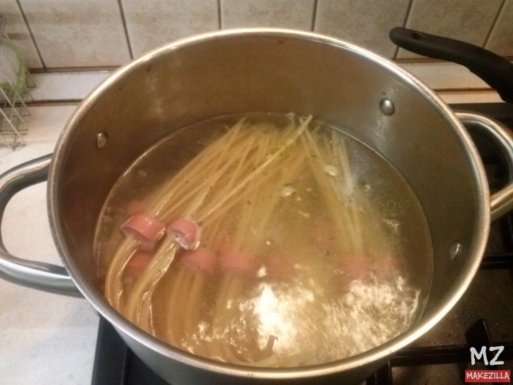 Макаронные монстры с сосисками